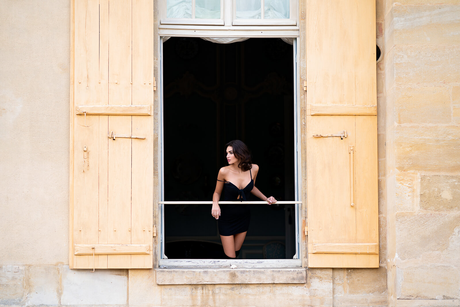 Imagine yourself as the queen of your own castle with a boudoir photoshoot at the breathtaking Château de Villette, just outside Paris. ✨ This stunning image captures a moment of pure allure, with a glimpse of skin, a hint of mischief, and a backdrop of timeless elegance. We'll take care of everything, from securing exclusive locations to providing expert posing guidance and a top-notch beauty team.